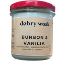 Naturalna świeca sojowa Dobry Wosk o zapachu Bourbon & Vanilla, w stylowym słoiku z czerwonym wieczkiem.