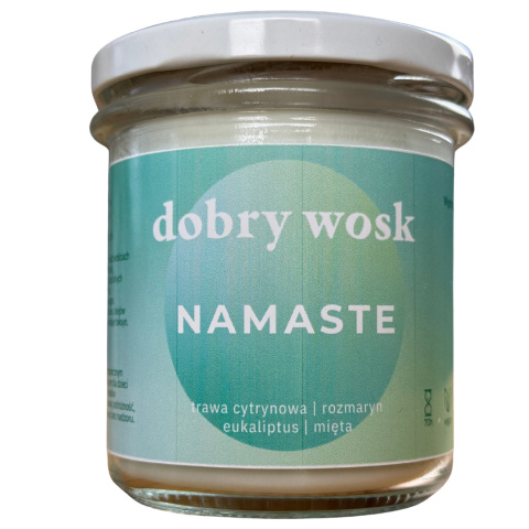 Naturalna świeca sojowa Dobry Wosk o zapachu Namaste, w minimalistycznym słoiku z turkusową etykietą.” Naturalna świeca sojowa Dobry Wosk o zapachu Namaste, w minimalistycznym słoiku z turkusową etykietą.”