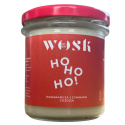 Świeca sojowa Dobry Wosk Ho Ho Ho! – czerwona etykieta i aromat pomarańczy, cynamonu oraz goździków.